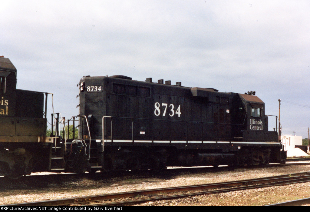 IC GP11 #8734 - Illlinois Central